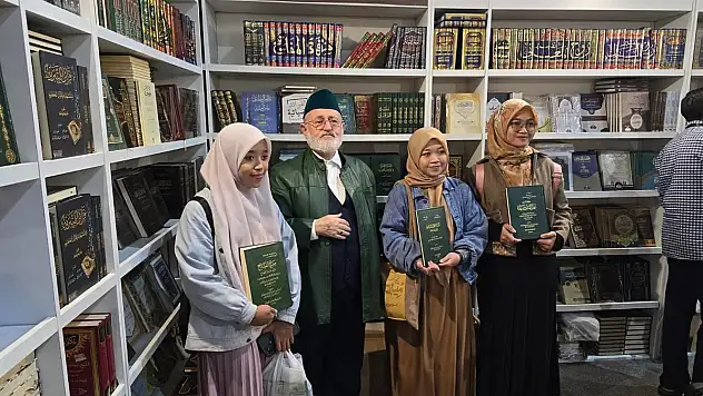 Prof. Dr. Fadıl Geylani, Kahire Kitap Fuarı'na Katıldı