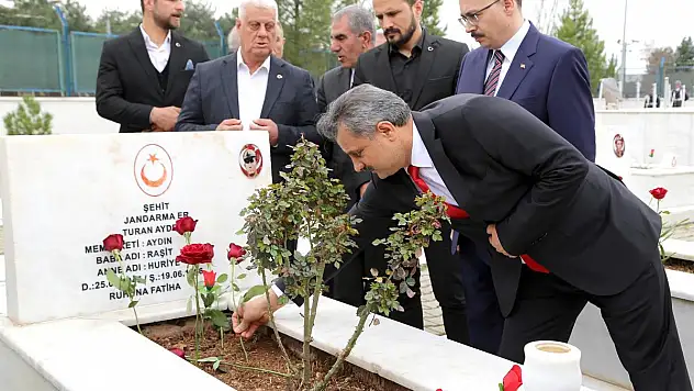 Rektör Şındak Çanakkale Zaferi ve Şehitleri Anma Günü Etkinliklerine Katıldı