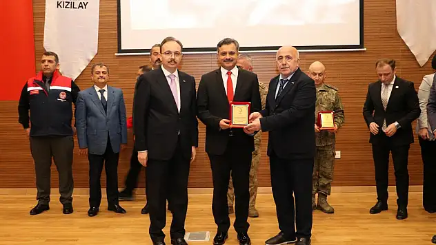 Rektör Şındak Gönüllü Kan Bağışçısı Madalya Töreni'ne Katıldı