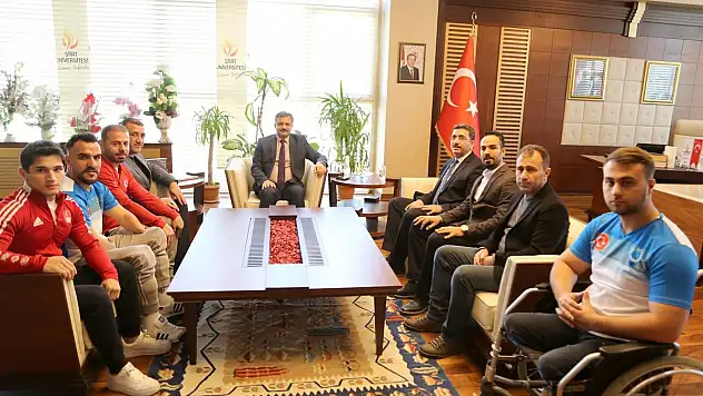 Rektör Şındak, Güreş ve Yüzme Şampiyonlarını Ağırladı
