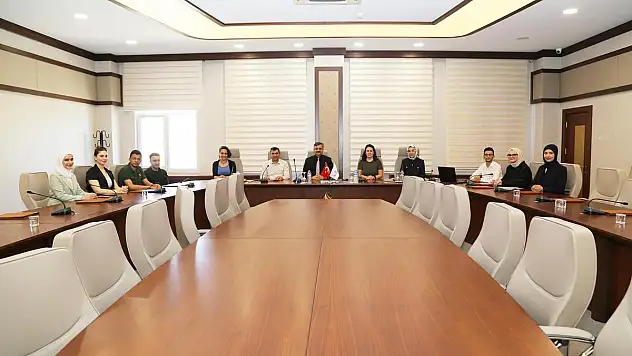 Rektör Şındak Öğrencilerin Projelerini Dinledi