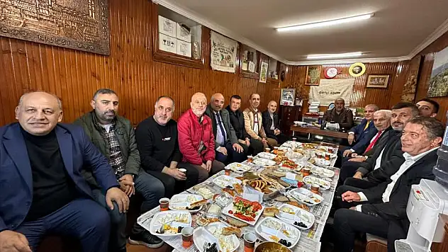 Sanat ve STK Dünyasının Önemli İsimleri Siirtli Özkan'ın Kahvaltısında Bir Araya Geldi
