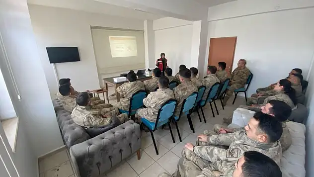 Siirt Aile ve Sosyal Hizmetler İl Müdürlüğü'nden Jandarma Personeline 'Aile Yaşam Becerileri' Eğitimi