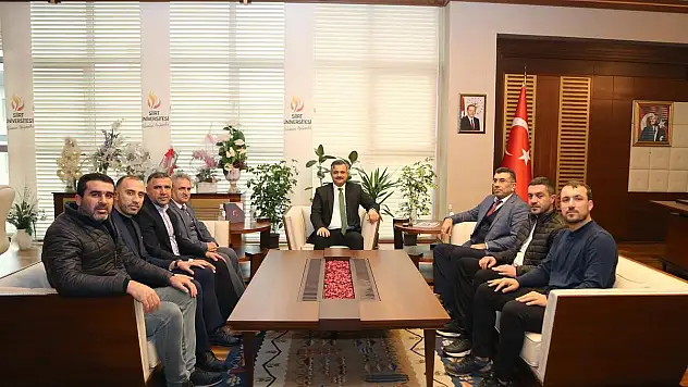 Siirt Ak Parti Gençlik Kolları Başkanlarından Rektör Şındak'a Hayırlı Olsun Ziyareti