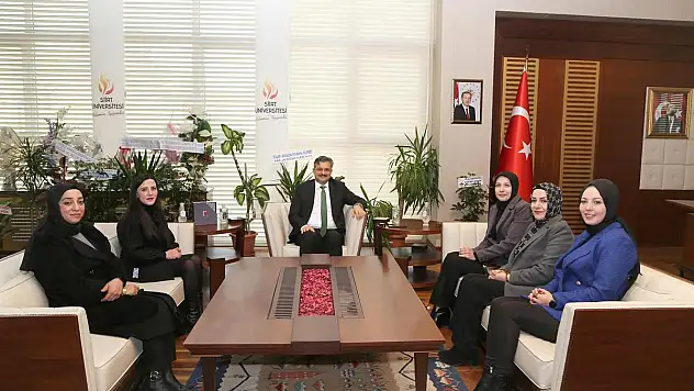 Siirt Ak Parti Kadın Kollarından Rektör Şındak'a Tebrik Ziyareti