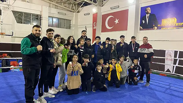 Siirt Belediye Spor Kulübü Boks Takımı Batman'dan 17 Madalya İle Döndü