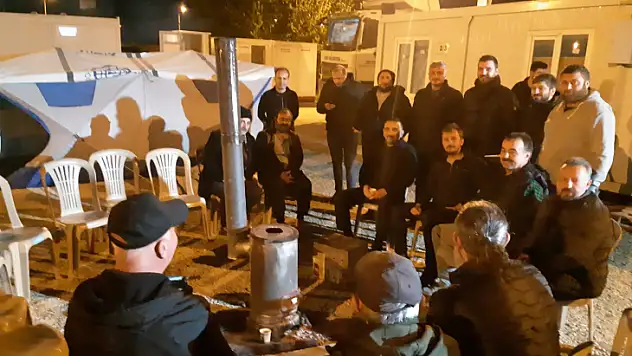 SİİRT BELEDİYESİ EKİPLERİ DEPREM BÖLGESİNDE GECE GÜNDÜZ ÇALIŞIYOR.. EKİBİMİZ, DEPREM BÖLGESİNDE