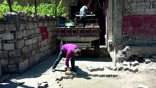 Siirt Belediyesi Fen İşleri Müdürlüğü'nden Siirt Geneli Yol Bakım ve Onarım Çalışmaları