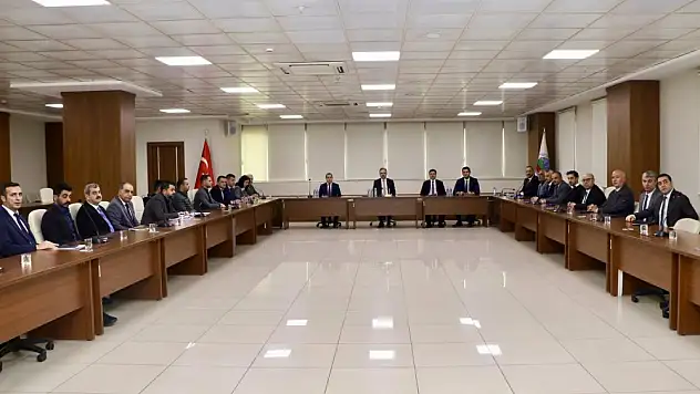 Siirt Belediyesi Haftalık Değerlendirme Toplantısı Vali Kızılkaya Başkanlığında Gerçekleştirildi