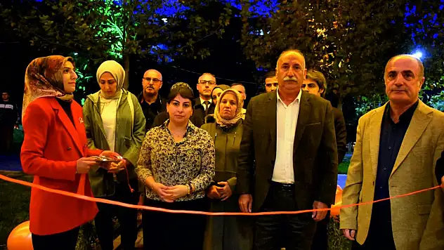 Siirt Belediyesi'nden Kızlar Tepesi'ne Yeni Sosyal Tesis: 'Tepe Cafe' Açıldı