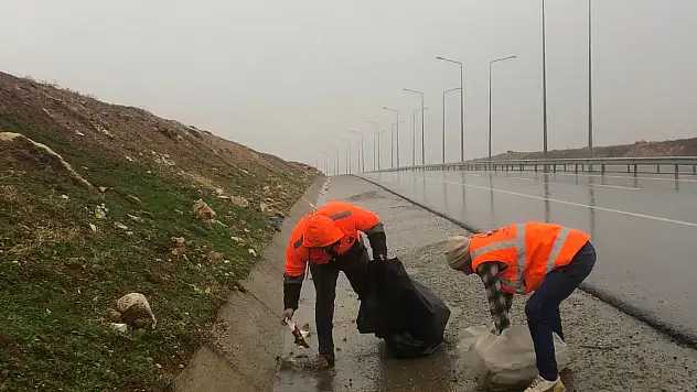 Siirt Çevre Karayolunda Temizlik Çalışması Başlatıldı