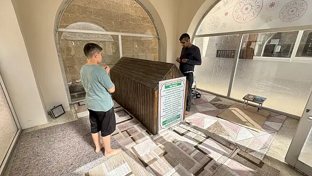 Siirt Cumhuriyet Camii'nin Türbesindeki Gizem: Bu Zat Kim?