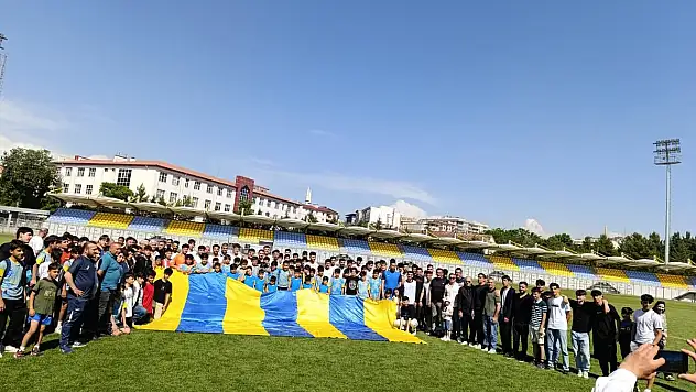 Siirt Derbisi Öncesi Taraftarlardan Gelecek Siirt Spor'a Büyük Destek