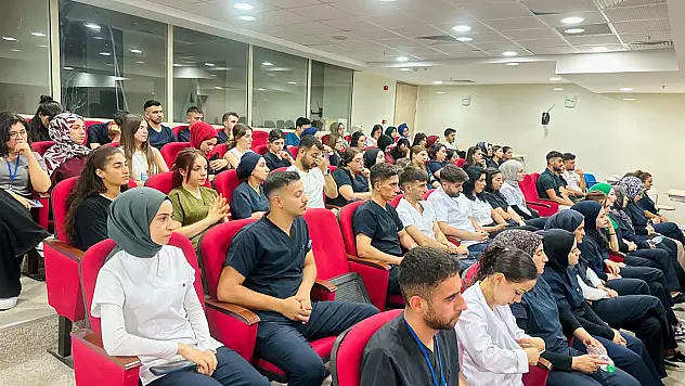 Siirt Eğitim ve Araştırma Hastanesi'nde Stajyerlere 'İş Başı Uyum Eğitimi' Verildi
