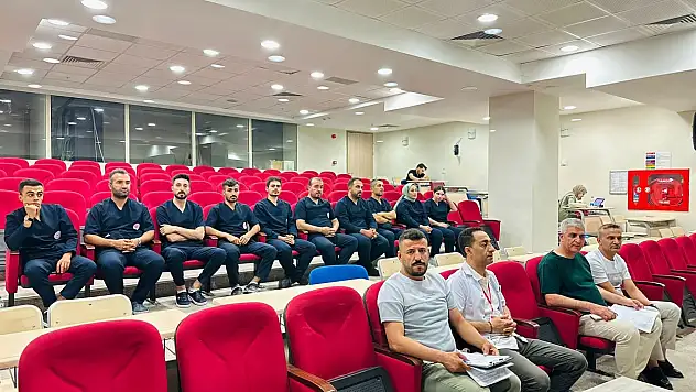 Siirt Eğitim ve Araştırma Hastanesi'nde Yeni Personellere Temizlik ve Hijyen Eğitimi