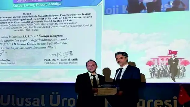 Siirt Eğitim ve Araştırma Hastanesi Doktorlarından Op.Dr.Melih Yetemen'den Ulusal Üroloji Kongresi'nde Büyük Başarı