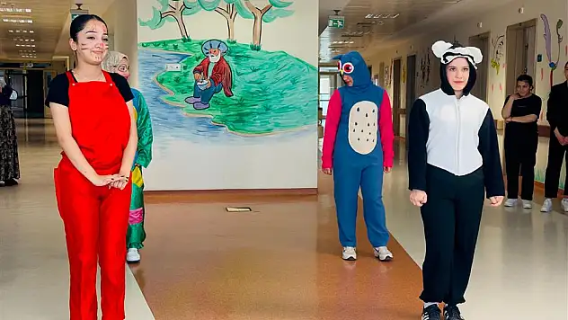 Siirt Eğitim ve Araştırma Hastanesi'nde El Hijyeni Eğitimi ile Çocuklara Moral Desteği