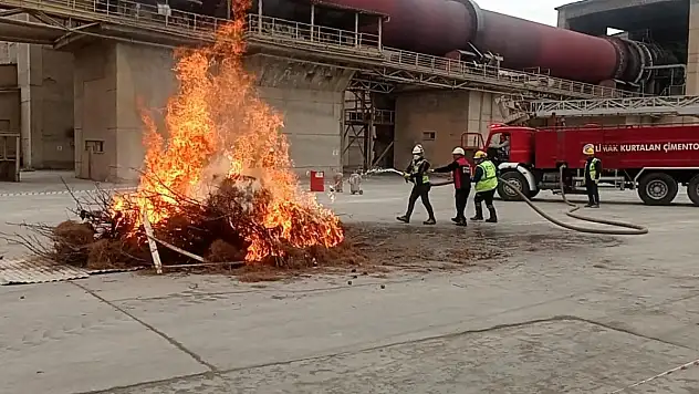 Siirt İtfaiye Müdürlüğü, Kurtalan Çimento Fabrikasında Tatbikat Düzenledi