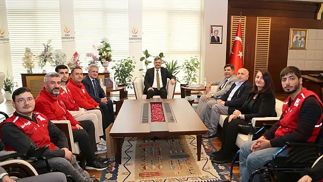 Siirt Kızılay Ekibinden Prof.Dr.Şındak'a Ziyaret