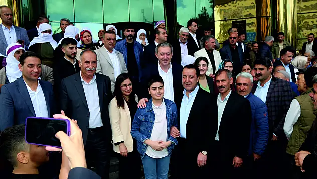 Siirt Milletvekili ve DEM Parti Eş Genel Başkanı Tuncer Bakırhan'dan Siirt Belediyesine Hayırlı Olsun Ziyareti