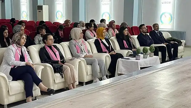 Siirt Pervari'de Kadınlara Kanser Eğitimi Verildi