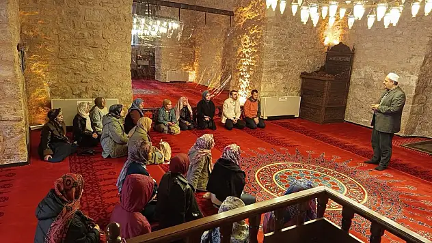 Siirt Tarihi Ulu Camiine Ziyaretçi Akını