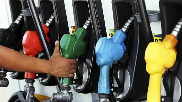 Siirt'te Akaryakıt Fiyatları Yüksek Seyrediyor: Benzin 53 TL'yi, Motorin 55 TL'yi Aştı