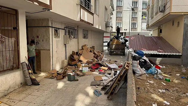 Siirt'te Apartmandan Çıkan Çöp Miktarı Şaşırttı: 2 Traktör Dolusu Atık Toplandı