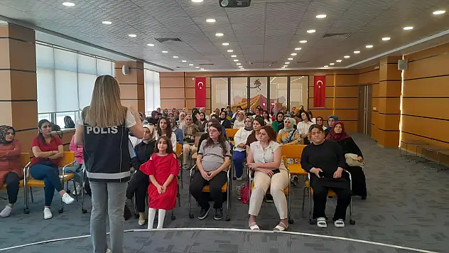 Siirt'te 'En İyi Narkotik Polisi: Anne' Projesi Kapsamında Bilgilendirme Eğitimi Düzenlendi