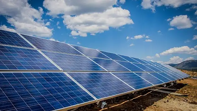 Siirt'te Güneş Enerjisi Yatırımları Artıyor: Üç Yeni Projeye ÇED Onayı