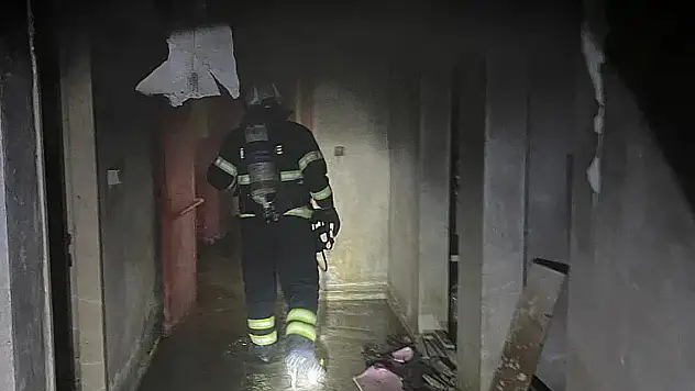 Siirt'te Polis Lojmanlarında Yangın: 13 Kişi Dumandan Etkilendi