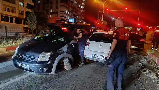 Siirt'te Trafik Işıklarında Zincirleme Kaza: 5 Araç Pert, 5 Yaralı