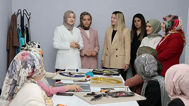Siirt'te Vali Eşi Nurten Kızılkaya'dan Kurtalan'a Anlamlı Ziyaret