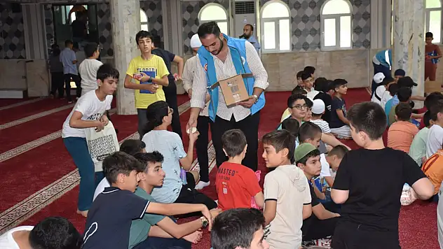 Siirt'te Yaz Kursu Öğrencilerine Dondurma Sürprizi
