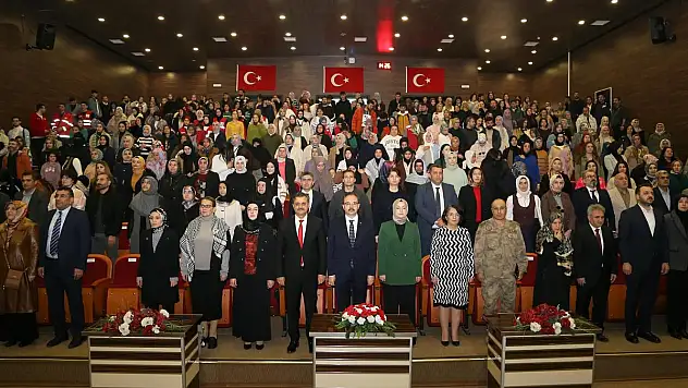 Siirt Üniversitesinde 'Dünya Kadınlar Günü' Konferansı