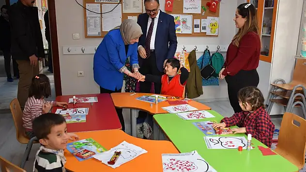 Siirt Valisi Kızılkaya ve Eşi, Özel Eğitim Anaokulunda Öğrencilerle Buluştu