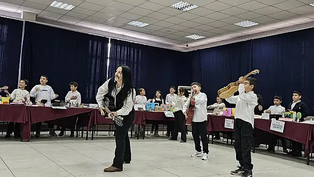 Siirt Yunus Emre İlkokulu'nda 'Dilimizin Zenginlikleri' Sergisi Açıldı