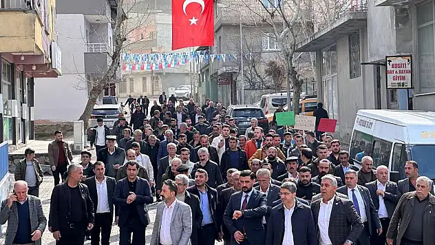 Siirt'in de Aralarında Bulunduğu İlleri Ziyaret Eden Ekmen'den İstismar Siyasetine Tepki