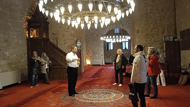 Siirt'in Tarihi Ulu Camii'ne Ziyaretçi Akını