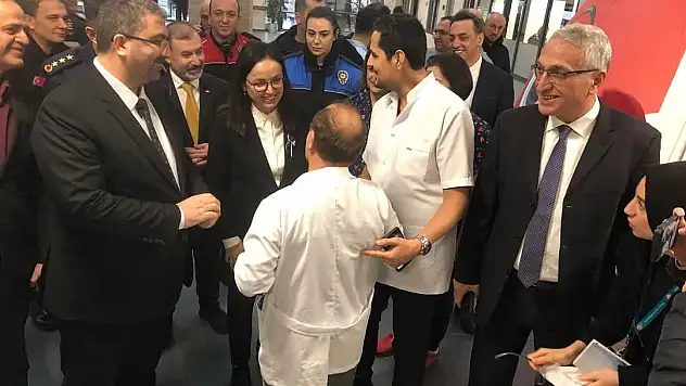 Siirtli Başhekimin Öncülüğünde Türkiye'de Örnek Kan Bağışı Kampanyası