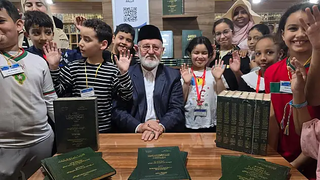 Siirtli Hemşerimiz Prof. Dr. Geylani Fas Kitap Fuarında