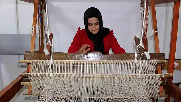 Siirtli Kadınlar Tiftik Battaniyesi Üretiminde
