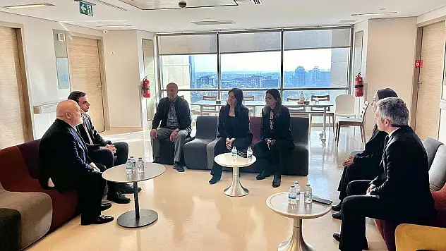 Siirtli Siyasetçi Ethem Sancak'tan DEM Parti'ye Geçmiş Olsun Ziyareti