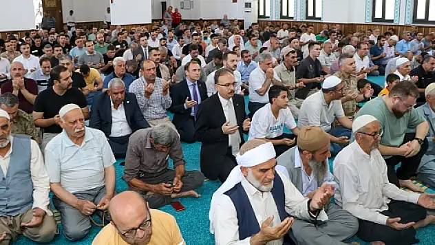 Siirt'te 15 Temmuz Şehitleri İçin Mevlidi Şerif ve Hatim Duası Okundu