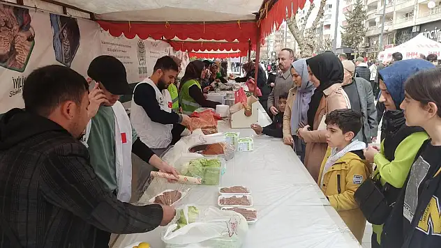 SİİRT'TE 18 STK'DAN DEPREMZEDELER YARARINA KERMES