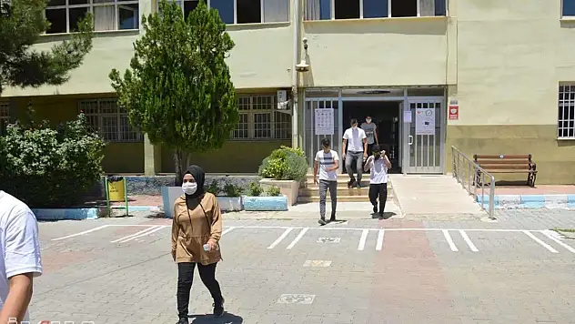 Siirt'te 3 Öğrenci YKS Sınavına Geç Kaldığı İçin Giremedi!