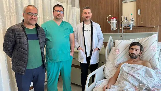 Siirt'te 8. Kattan Düşen Vatandaş, Eğitim ve Araştırma Hastanesi'nde Yaşama Tutundu