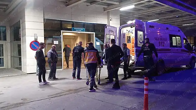 Siirt'te Akaryakıt Tankeri Bir Evin Duvarına Çarpınca 2 Çocuk Duvar Altında Kalarak Yaralandı