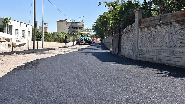 Siirt'te Asfalt Serim Çalışmaları Aralıksız Sürüyor
