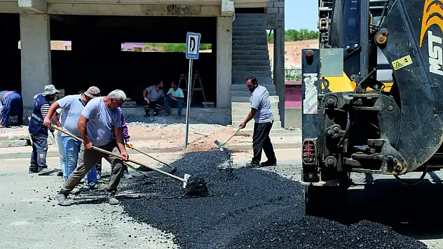 Siirt'te Asfalt Yama Çalışmaları Devam Ediyor